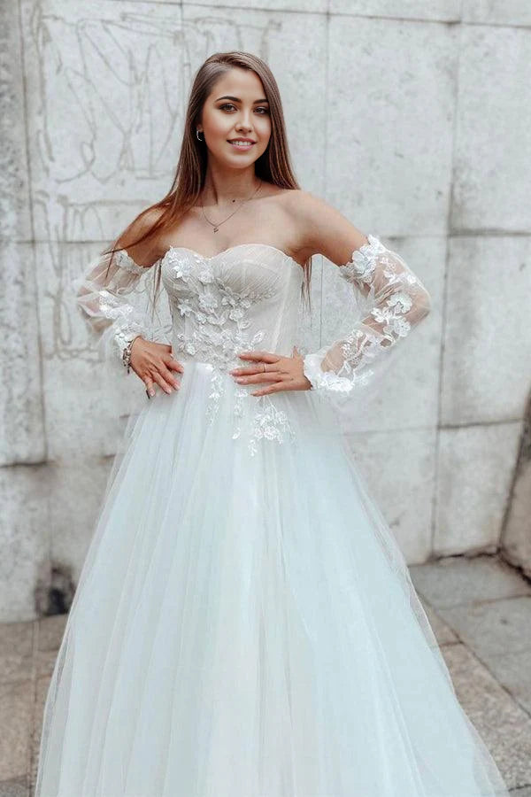 Vestido de novia de encaje con escote en forma de A y mangas desmontables